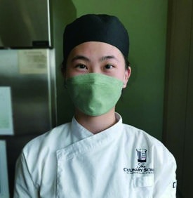 얍 시우 웬 졸업생의 안내책자 수록 사진